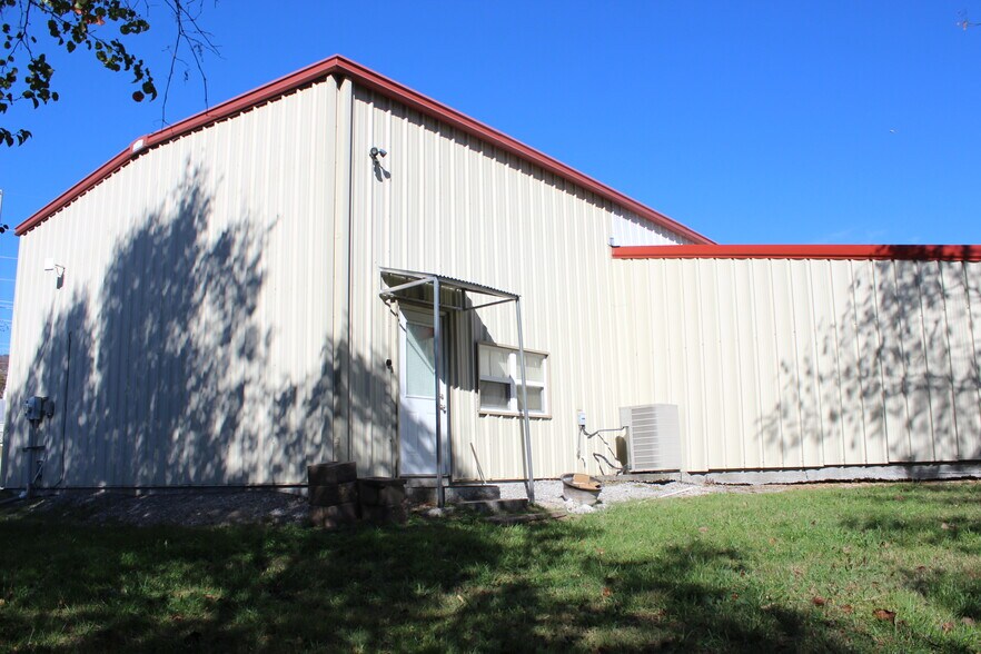 More Photos Of 1901 Old Jacksboro Hwy, LaFollette Office For Sale
