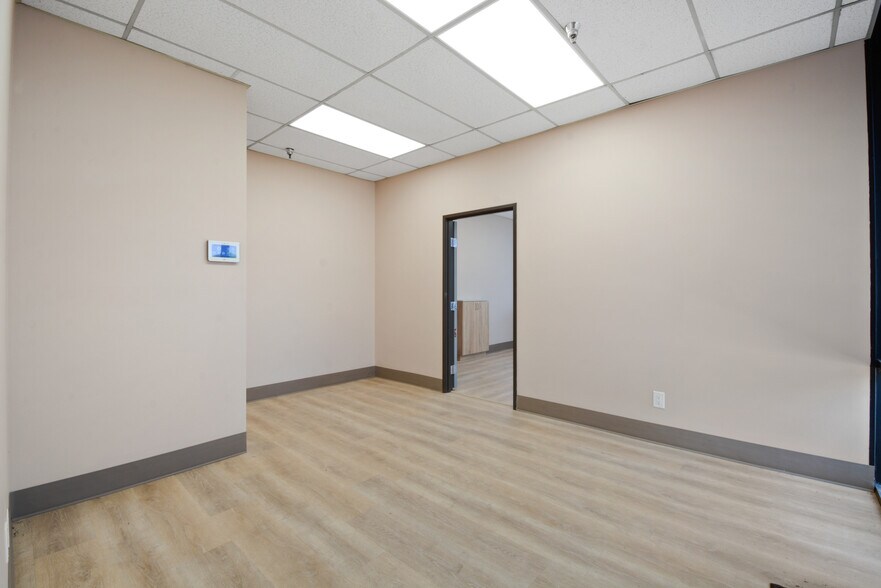 More Photos Of 2296 N Batavia St, Orange Warehouse For Sale