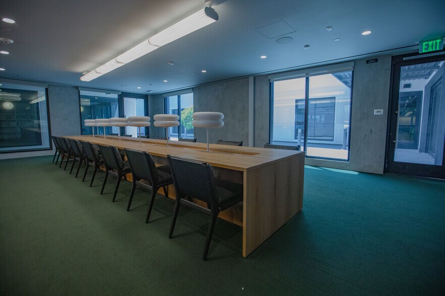 More Photos Of 3101-3102W Exposition Blvd, Los Angeles Office For Lease