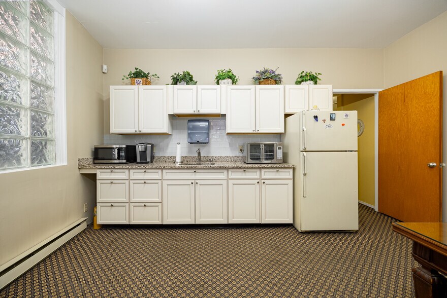 More Photos Of 9 Cannon St, Poughkeepsie Office For Sale