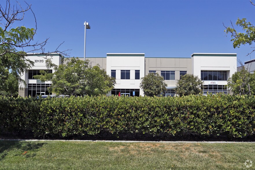 More Photos Of 301-313 Piercy Rd, San Jose Flex For Lease