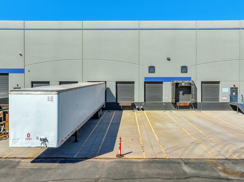 More Photos Of 601 S 54th St, Chandler Warehouse For Lease