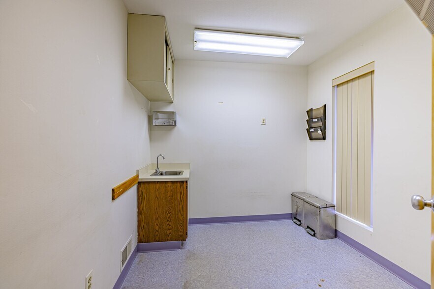 More Photos Of 2211 Lyell Ave, Rochester Medical For Lease