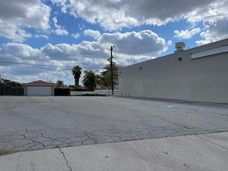 More Photos Of 1201 Columbus St, Bakersfield Convenience Store For Lease