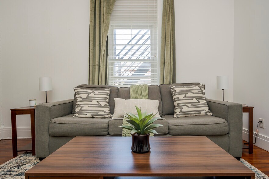 More Photos Of 199 E Loudon Ave, Lexington Office Residential For Sale