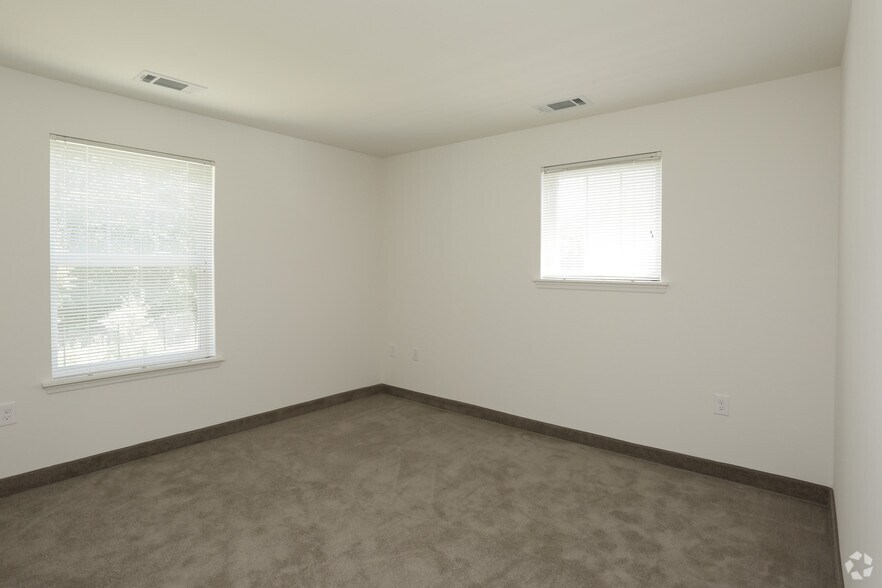 More Photos Of 700 Wincoram Way, Coram Apartments For Lease