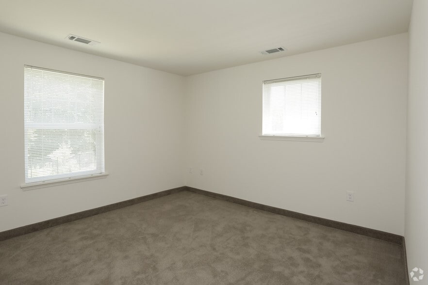 More Photos Of 700 Wincoram Way, Coram Apartments For Lease