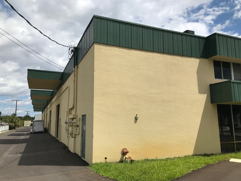 More Photos Of 1683-1711 Latham Rd, West Palm Beach Light Distribution For Lease