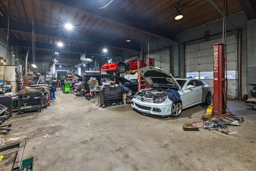 More Photos Of 263 US Highway 46, Saddle Brook Auto Repair For Sale