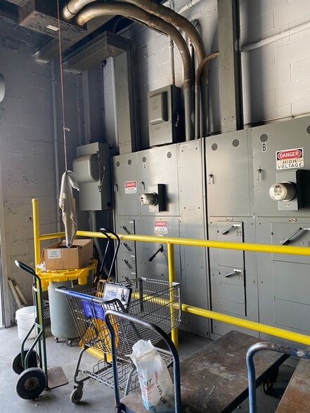 More Photos Of 341 Goddard Rd, Wyandotte Self Storage For Sale