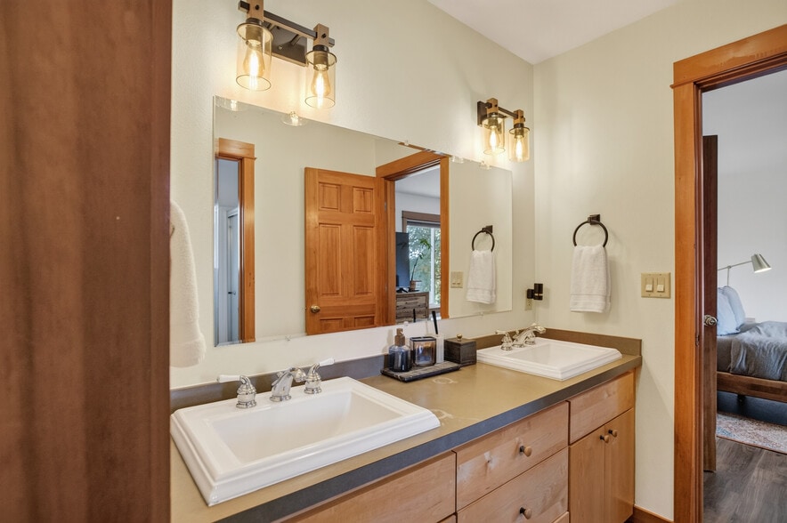 More Photos Of 407 Huskey Rd, Mosier Specialty For Sale