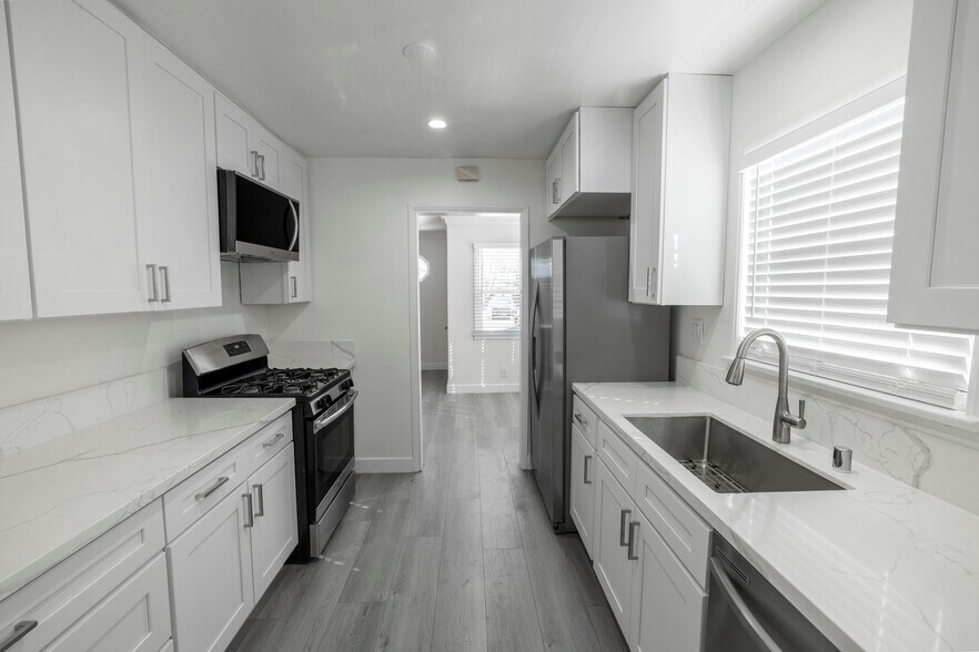 More Photos Of 14413 Firmona Ave, Lawndale Office Residential For Lease