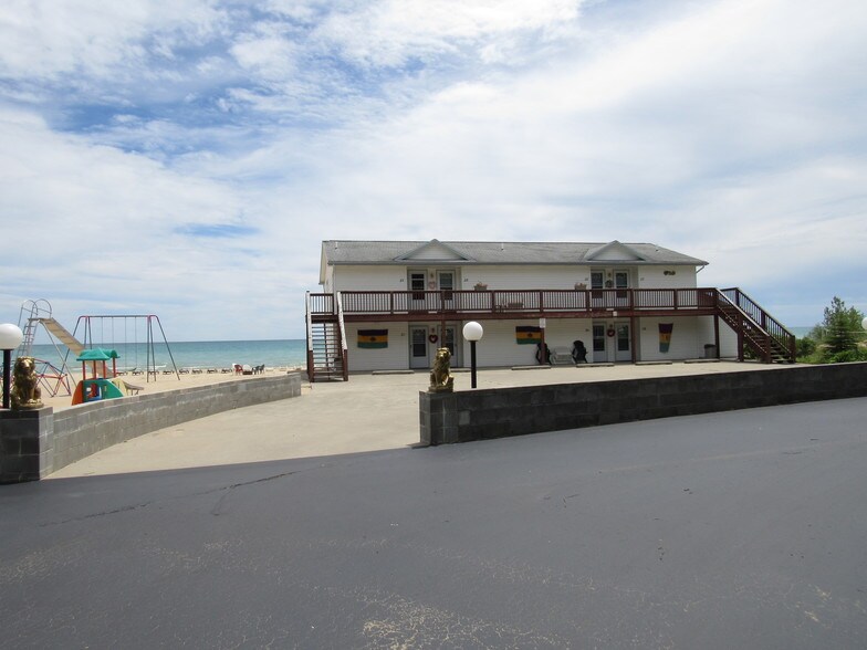 More Photos Of 4497 S US Highway 23, Greenbush Hotel For Sale