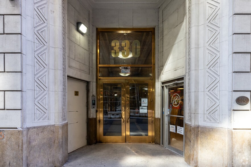 More Photos Of 330 W 38th St, New York Office For Lease