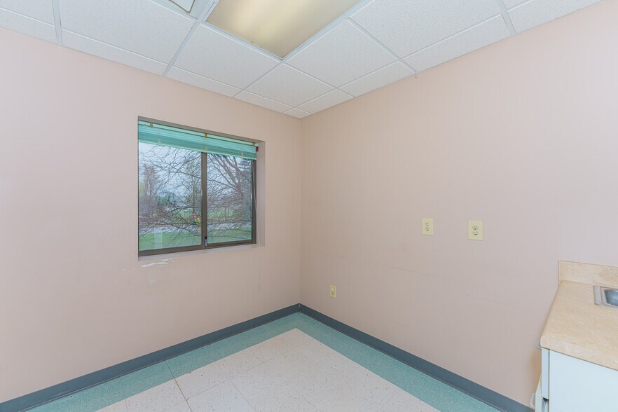 More Photos Of 961-963 State Route 146, Clifton Park Medical For Lease