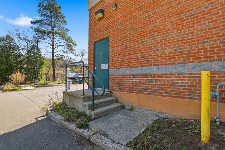 More Photos Of 613 Queen St, Southington Storefront For Sale
