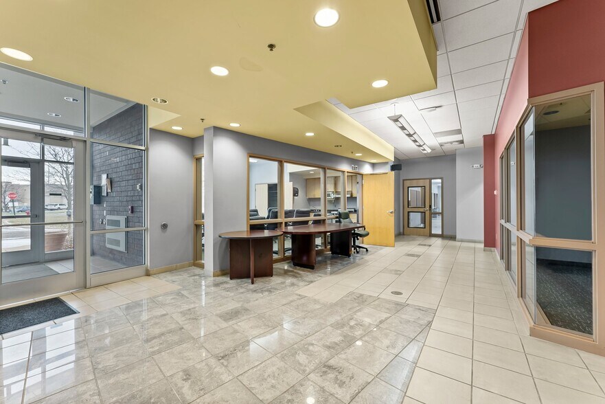 More Photos Of 11180 86th Ave N, Osseo Flex For Lease