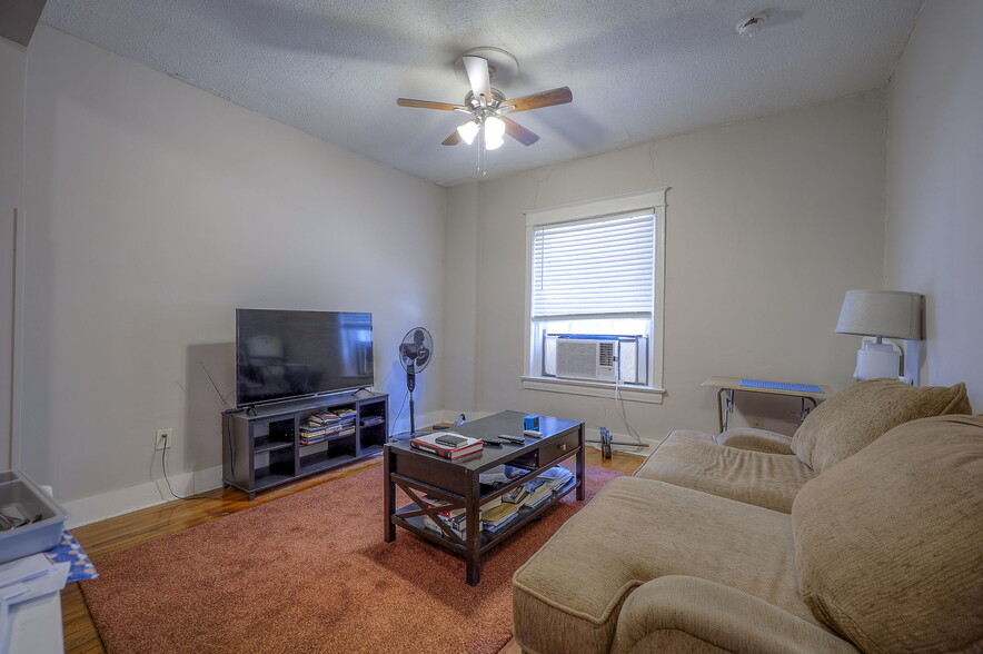 More Photos Of 1017 W 39th St, Kansas City Apartments For Sale
