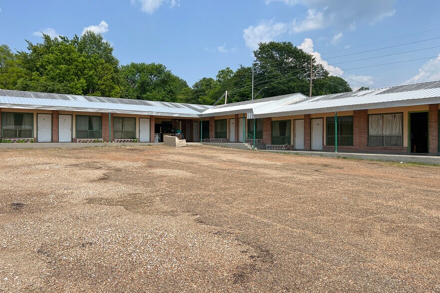 More Photos Of 819 W 7th St, Texarkana Hotel For Sale