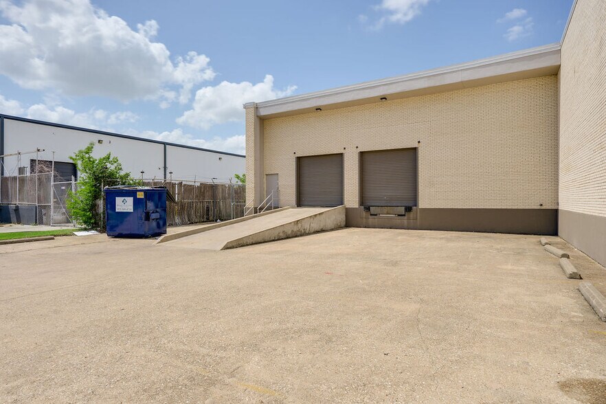 More Photos Of 2619-2621 Nova Dr, Dallas Warehouse For Lease