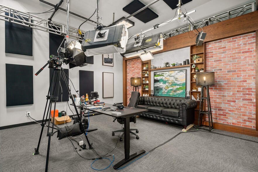 More Photos Of 5250 Vineland Ave, North Hollywood Loft Creative Space For Lease