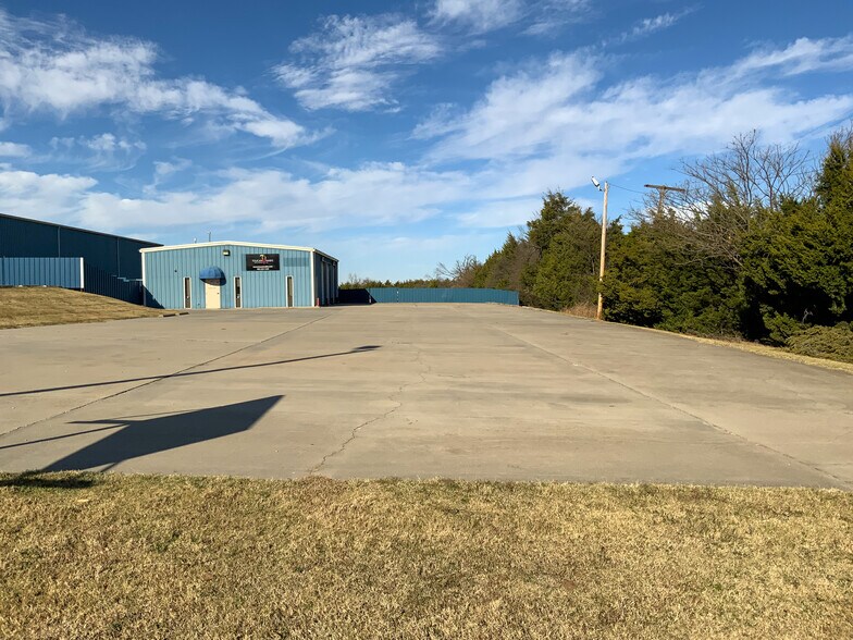 More Photos Of 3035 NE 23rd St, Oklahoma City Industrial For Sale