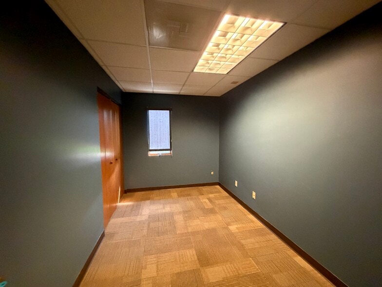 More Photos Of 47 Alice Dr, Akron Office For Lease