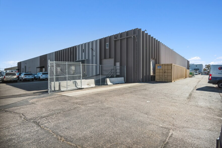 More Photos Of 4001 Holly St, Denver Warehouse For Sale