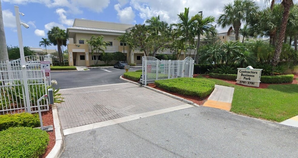 More Photos Of 2731 Vista Pky, West Palm Beach Showroom For Lease