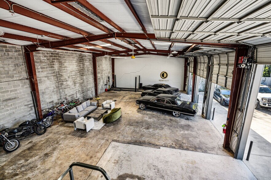 More Photos Of 5703-5705 Edgemoor Dr, Houston Warehouse For Sale