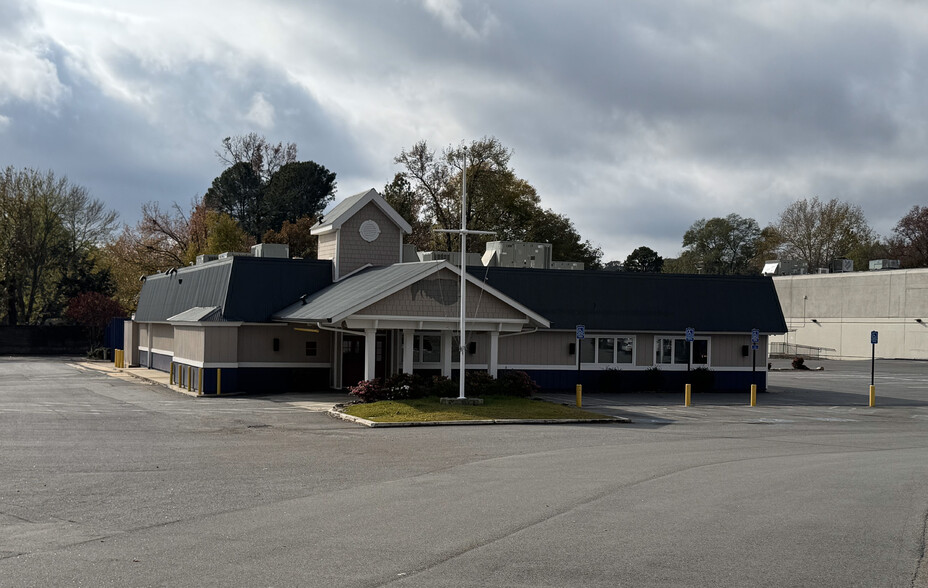 Primary Photo Of 8407 W Markham St, Little Rock Restaurant For Lease