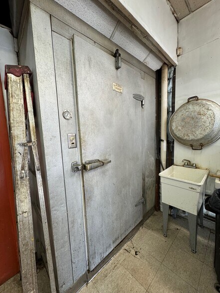 More Photos Of 17 Broadway, Gloucester City Restaurant For Sale