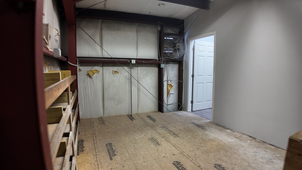 More Photos Of 2024 Princeton St, Sarasota Warehouse For Lease