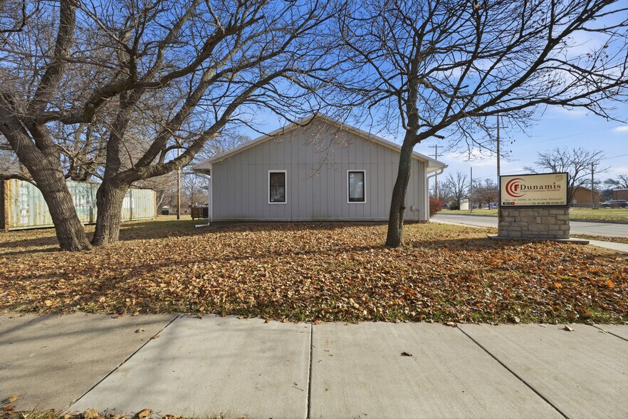 More Photos Of 1196 SW Washburn Ave, Topeka Specialty For Sale