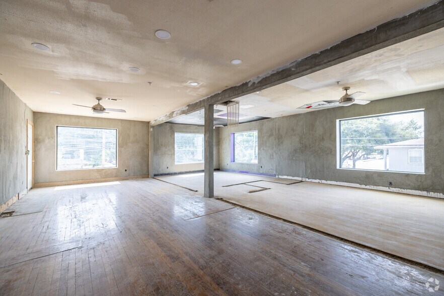 More Photos Of 4210 Emancipation Ave, Houston General Retail For Sale