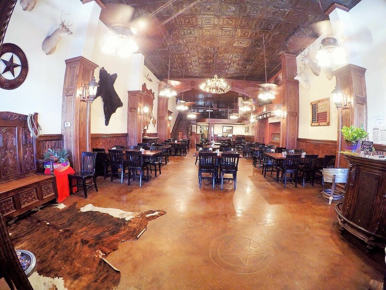 More Photos Of 204 Clay St, Nocona Restaurant For Lease