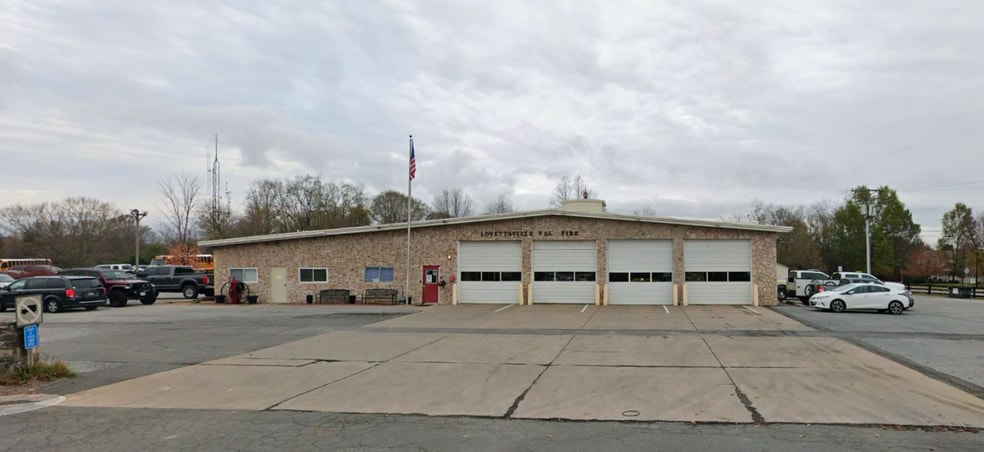 Primary Photo Of 12837 Berlin Tpke, Lovettsville General Retail For Sale