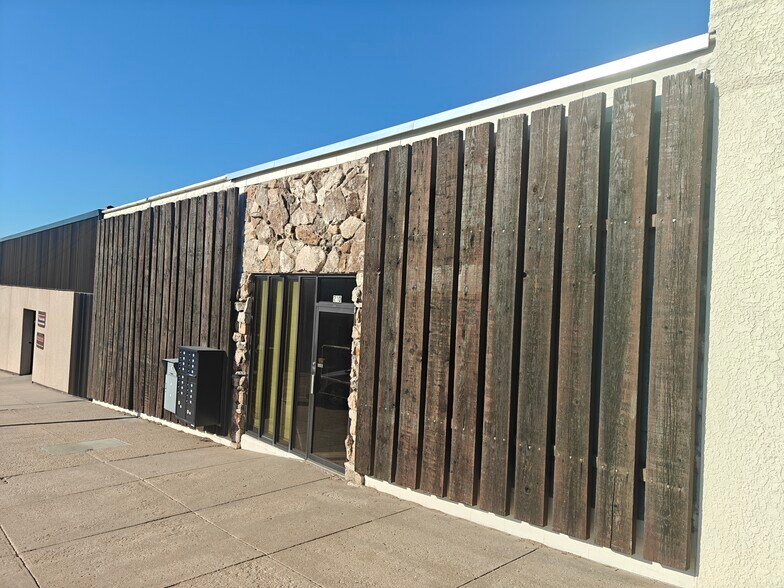 More Photos Of 208 1st St, McCook Office For Sale