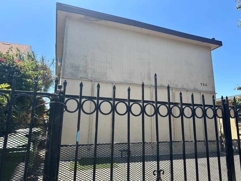More Photos Of 724 E 32nd St, Los Angeles Apartments For Sale