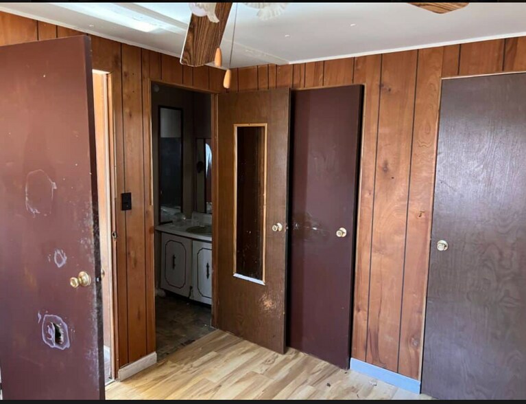 More Photos Of 5 Beverly Ln, Marissa Apartments For Sale