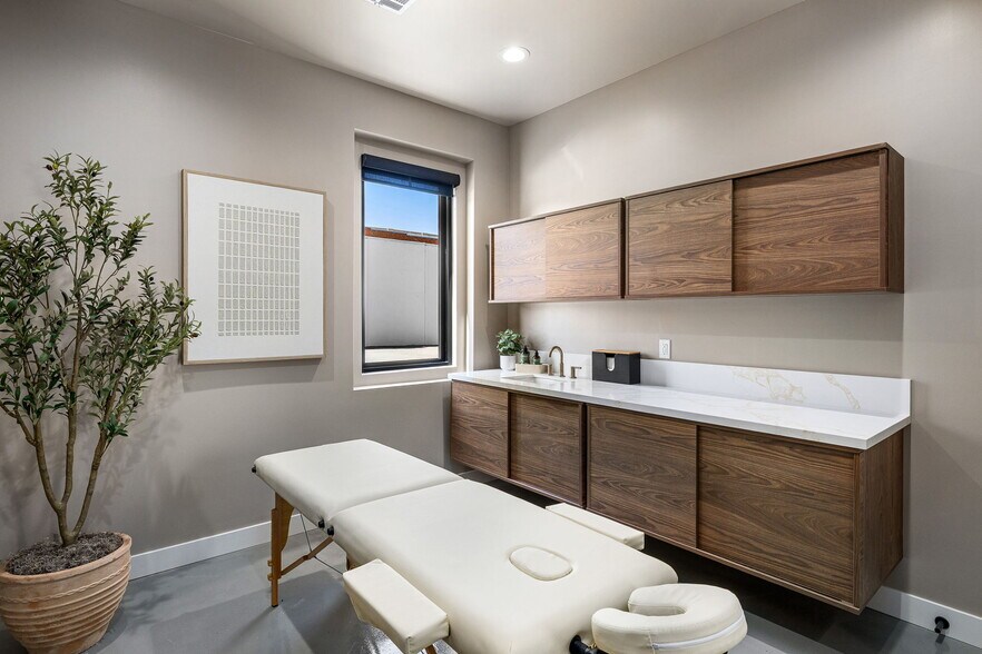 More Photos Of 124 N Glendora Ave, Glendora Coworking Space