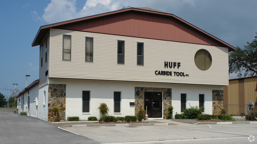 More Photos Of 6541 Industrial Ave, Port Richey Manufacturing For Lease