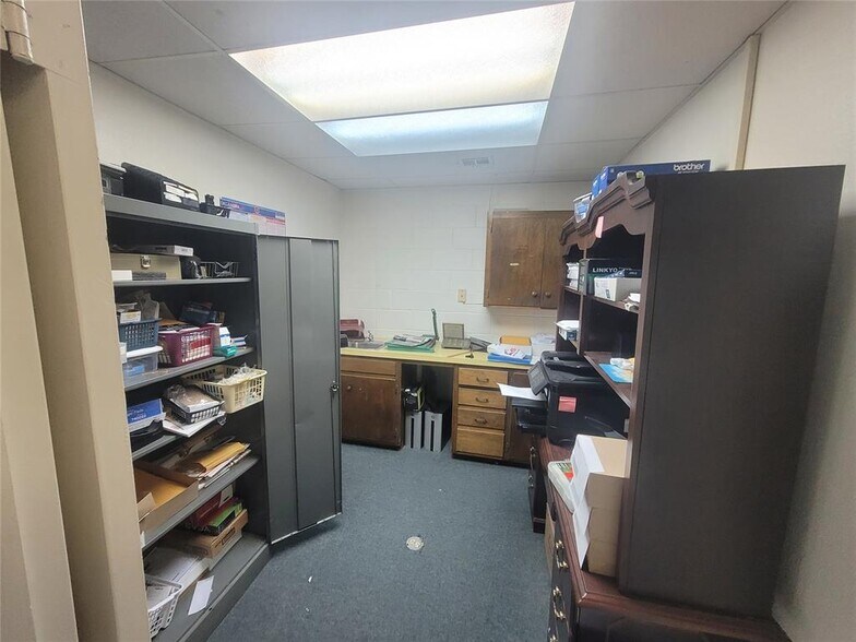 More Photos Of 405 N Harmon Ave, Watonga Office For Sale