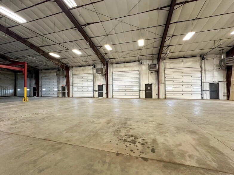 More Photos Of 5066 Owan Industrial Park Dr, Williston Warehouse For Lease