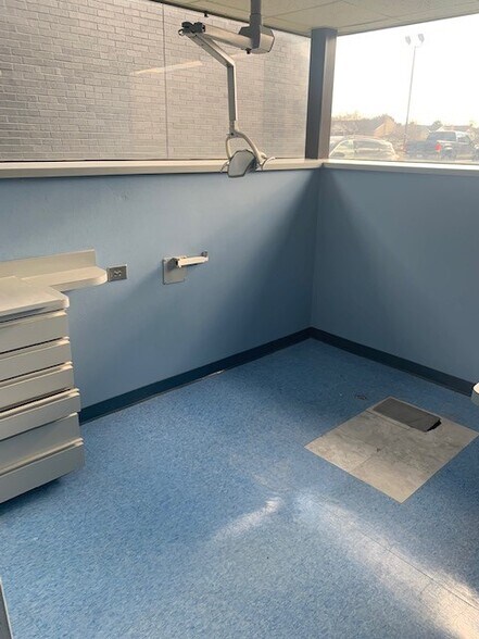 More Photos Of 42370 Van Dyke Ave, Sterling Heights Medical For Lease