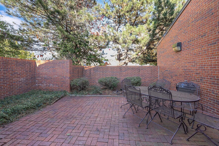 More Photos Of 8880 Ballentine St, Overland Park Office For Sale