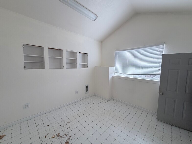 More Photos Of 8105 Wallace Rd NW, Salem Industrial For Lease