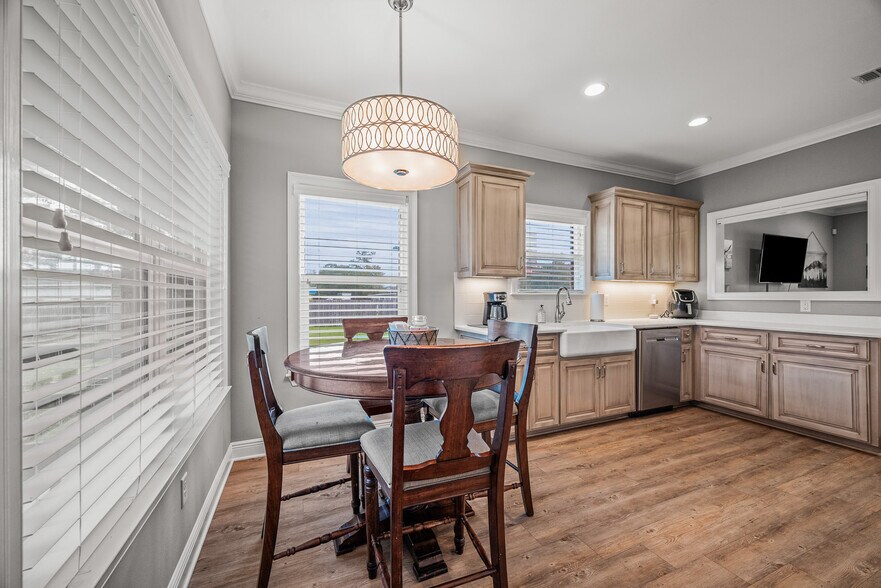 More Photos Of 10351 Chemstrand Rd, Pensacola Office For Sale