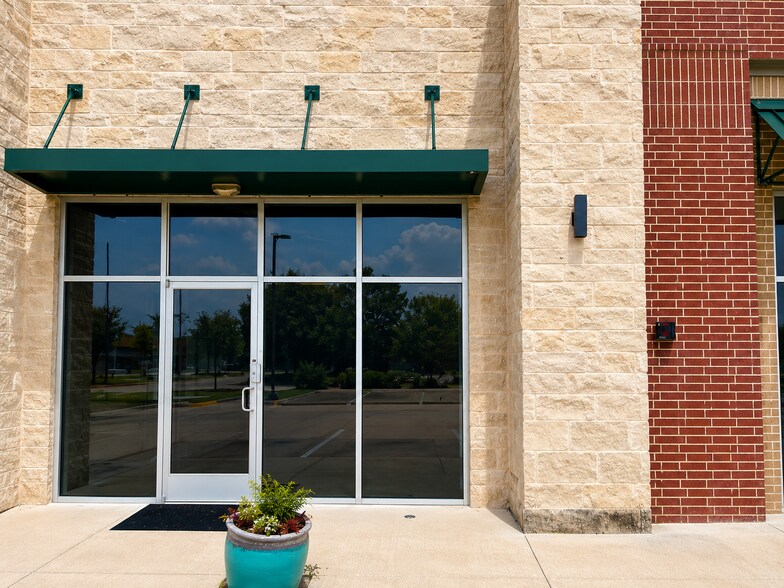 More Photos Of 861 N Tarrant Pky, Keller Storefront Retail Office For Lease