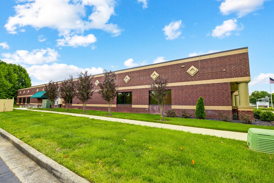 More Photos Of 9635 Southern Pine Blvd, Charlotte Coworking Space